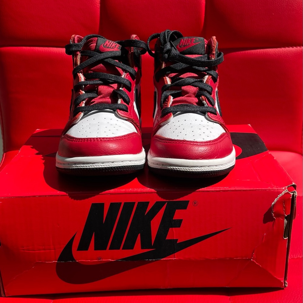 🔥🔥🔥🔥🔥Jordan 1.  Size : 9c🔥🔥🔥🔥